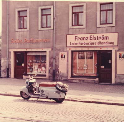 Geschftshaus Bautzner Landstrae, um 1960 mit Firmenfahrzeug